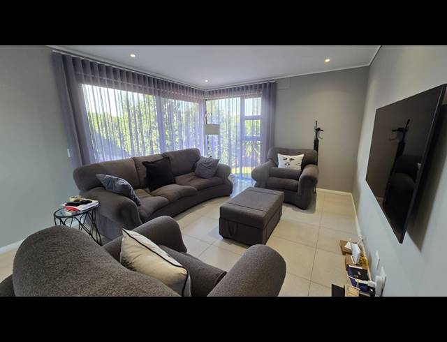 4 BEDROOM FREESTANDING TO LET IN PALM LAKES ESTATE
